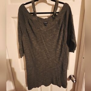 Torrid cold shoulder sweater size 3 Hunter green
